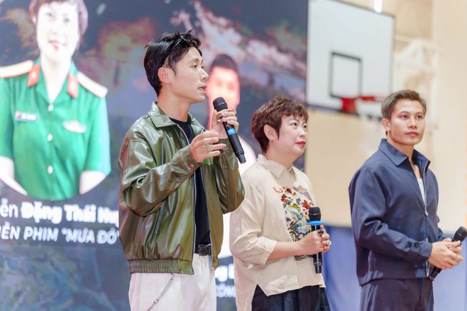 Nam thần phim giờ vàng gây tranh cãi vì đổi style nữ tính- Ảnh 10. Nam thần phim giờ vàng gây tranh cãi vì đổi style nữ tính- Ảnh 10.