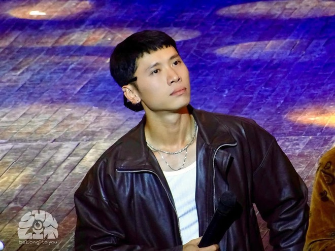 Nam thần phim giờ vàng gây tranh cãi vì đổi style nữ tính- Ảnh 11. Nam thần phim giờ vàng gây tranh cãi vì đổi style nữ tính- Ảnh 11.