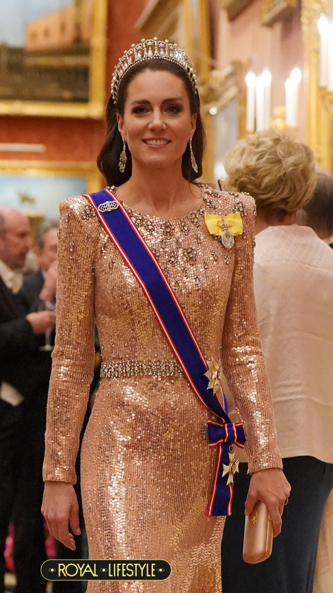 Vương hậu Mary Đan Mạch “copy” Vương phi Kate cực khéo: Diện đúng họa tiết ruột của nàng dâu nước Anh- Ảnh 6. Vương hậu Mary Đan Mạch “copy” Vương phi Kate cực khéo: Diện đúng họa tiết ruột của nàng dâu nước Anh- Ảnh 6.