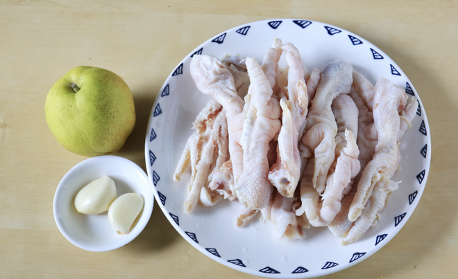 Chân gà sốt Thái hương lê: Món "nhắm chơi chơi" mà hết veo cả đĩa- Ảnh 2. Chân gà sốt Thái hương lê: Món "nhắm chơi chơi" mà hết veo cả đĩa- Ảnh 2.