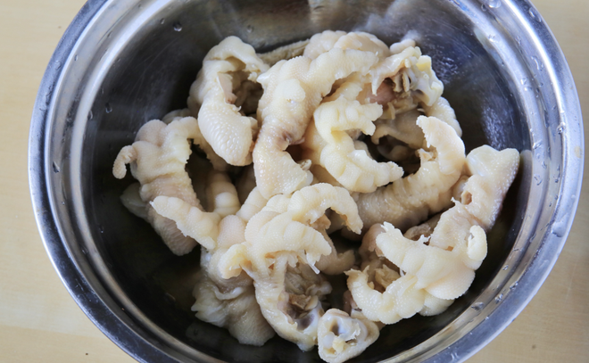 Chân gà sốt Thái hương lê: Món "nhắm chơi chơi" mà hết veo cả đĩa- Ảnh 5. Chân gà sốt Thái hương lê: Món "nhắm chơi chơi" mà hết veo cả đĩa- Ảnh 5.