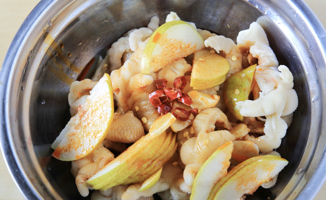 Chân gà sốt Thái hương lê: Món "nhắm chơi chơi" mà hết veo cả đĩa- Ảnh 8. Chân gà sốt Thái hương lê: Món "nhắm chơi chơi" mà hết veo cả đĩa- Ảnh 8.