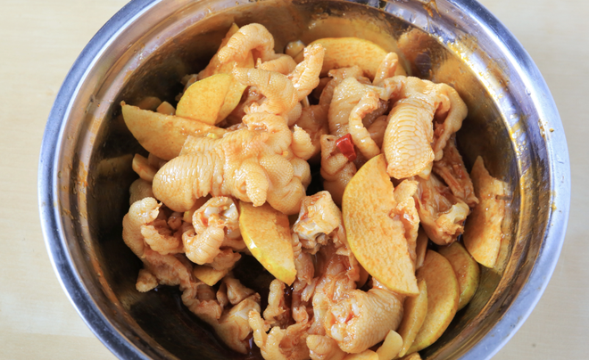 Chân gà sốt Thái hương lê: Món "nhắm chơi chơi" mà hết veo cả đĩa- Ảnh 9. Chân gà sốt Thái hương lê: Món "nhắm chơi chơi" mà hết veo cả đĩa- Ảnh 9.