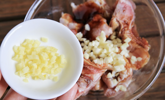 Mẹ cứ ướp sườn rồi làm món hấp kiểu này, cả nhà ăn sạch nồi, con nhỏ cũng mê- Ảnh 6.