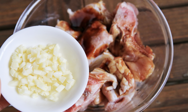 Mẹ cứ ướp sườn rồi làm món hấp kiểu này, cả nhà ăn sạch nồi, con nhỏ cũng mê- Ảnh 7.