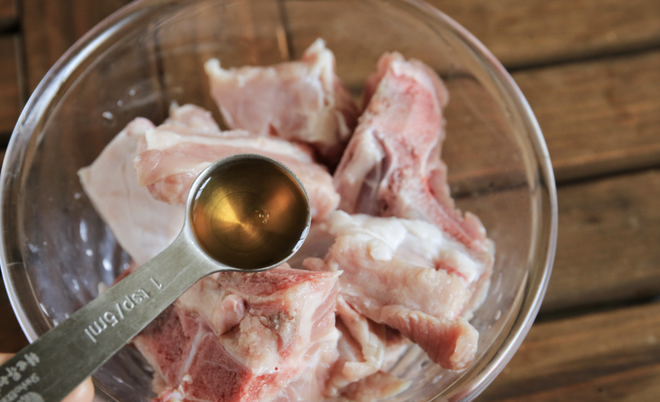 Mẹ cứ ướp sườn rồi làm món hấp kiểu này, cả nhà ăn sạch nồi, con nhỏ cũng mê- Ảnh 4.