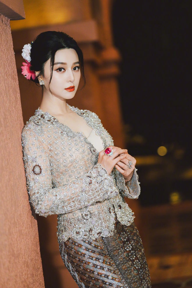 Phạm Băng Băng không ngóc đầu lên nổi- Ảnh 4. Phạm Băng Băng không ngóc đầu lên nổi- Ảnh 4.