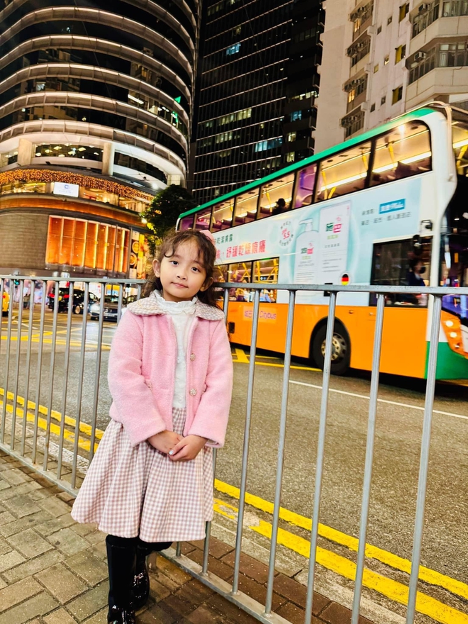 "Mợ chảnh" nhà Khánh Thi - Phan Hiển đời thường xinh yêu như công chúa, lên sàn nhảy lại khí chất đúng "con nhà nòi"- Ảnh 12. "Mợ chảnh" nhà Khánh Thi - Phan Hiển đời thường xinh yêu như công chúa, lên sàn nhảy lại khí chất đúng "con nhà nòi"- Ảnh 12.