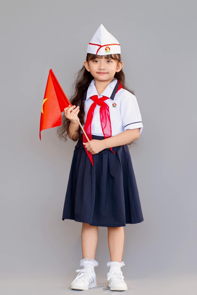 "Mợ chảnh" nhà Khánh Thi - Phan Hiển đời thường xinh yêu như công chúa, lên sàn nhảy lại khí chất đúng "con nhà nòi"- Ảnh 11. "Mợ chảnh" nhà Khánh Thi - Phan Hiển đời thường xinh yêu như công chúa, lên sàn nhảy lại khí chất đúng "con nhà nòi"- Ảnh 11.