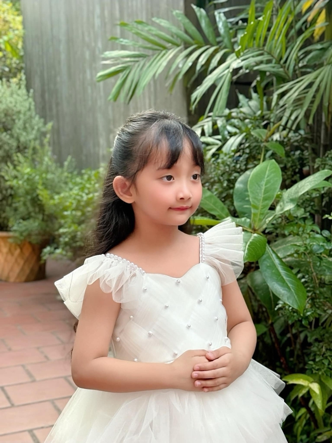 "Mợ chảnh" nhà Khánh Thi - Phan Hiển đời thường xinh yêu như công chúa, lên sàn nhảy lại khí chất đúng "con nhà nòi"- Ảnh 10. "Mợ chảnh" nhà Khánh Thi - Phan Hiển đời thường xinh yêu như công chúa, lên sàn nhảy lại khí chất đúng "con nhà nòi"- Ảnh 10.