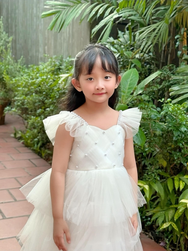 "Mợ chảnh" nhà Khánh Thi - Phan Hiển đời thường xinh yêu như công chúa, lên sàn nhảy lại khí chất đúng "con nhà nòi"- Ảnh 13. "Mợ chảnh" nhà Khánh Thi - Phan Hiển đời thường xinh yêu như công chúa, lên sàn nhảy lại khí chất đúng "con nhà nòi"- Ảnh 13.