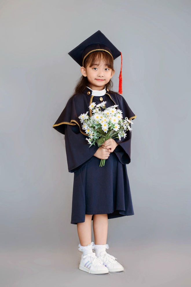 "Mợ chảnh" nhà Khánh Thi - Phan Hiển đời thường xinh yêu như công chúa, lên sàn nhảy lại khí chất đúng "con nhà nòi"- Ảnh 16. "Mợ chảnh" nhà Khánh Thi - Phan Hiển đời thường xinh yêu như công chúa, lên sàn nhảy lại khí chất đúng "con nhà nòi"- Ảnh 16.