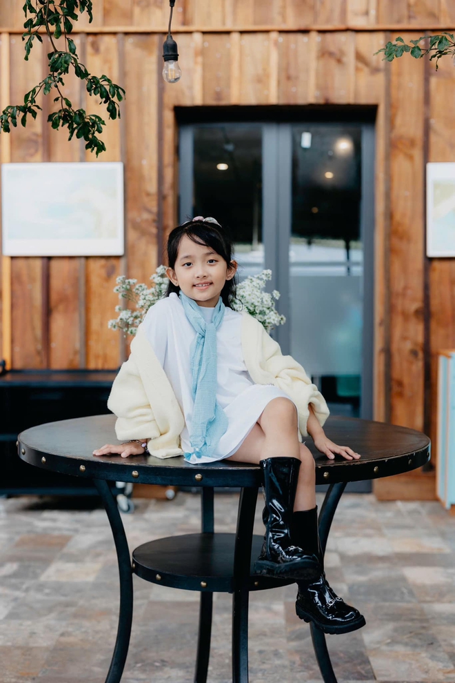 "Mợ chảnh" nhà Khánh Thi - Phan Hiển đời thường xinh yêu như công chúa, lên sàn nhảy lại khí chất đúng "con nhà nòi"- Ảnh 21. "Mợ chảnh" nhà Khánh Thi - Phan Hiển đời thường xinh yêu như công chúa, lên sàn nhảy lại khí chất đúng "con nhà nòi"- Ảnh 21.