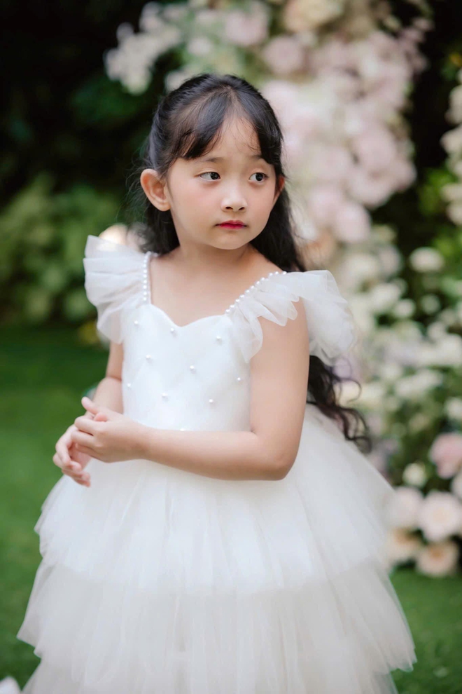 "Mợ chảnh" nhà Khánh Thi - Phan Hiển đời thường xinh yêu như công chúa, lên sàn nhảy lại khí chất đúng "con nhà nòi"- Ảnh 23. "Mợ chảnh" nhà Khánh Thi - Phan Hiển đời thường xinh yêu như công chúa, lên sàn nhảy lại khí chất đúng "con nhà nòi"- Ảnh 23.