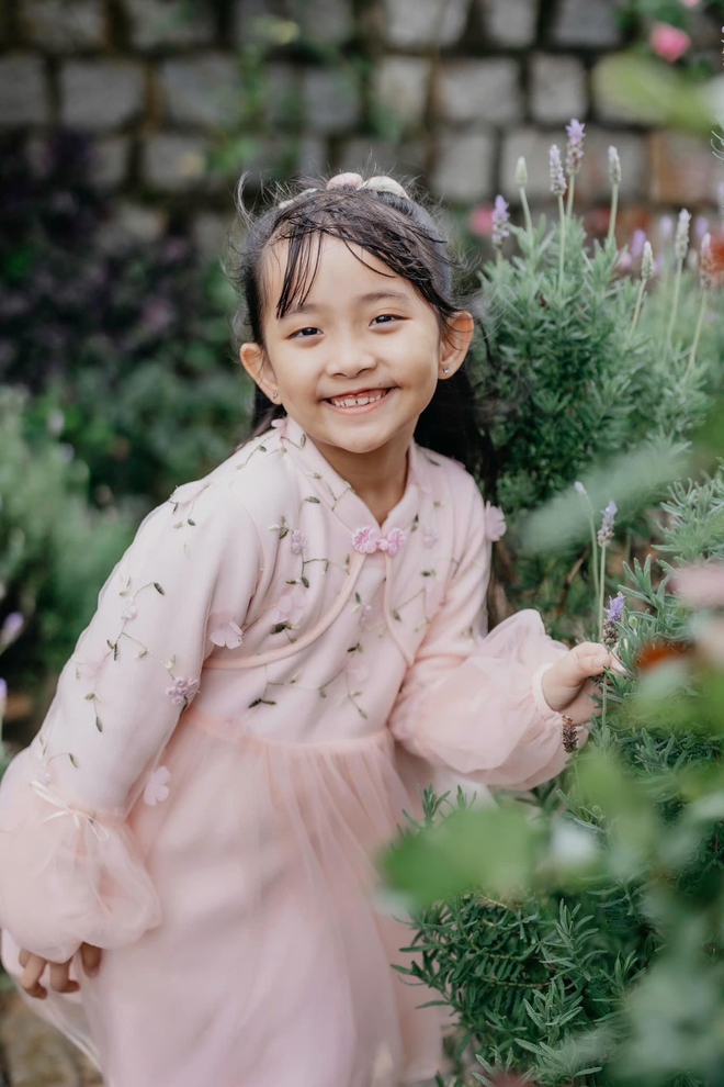 "Mợ chảnh" nhà Khánh Thi - Phan Hiển đời thường xinh yêu như công chúa, lên sàn nhảy lại khí chất đúng "con nhà nòi"- Ảnh 24. "Mợ chảnh" nhà Khánh Thi - Phan Hiển đời thường xinh yêu như công chúa, lên sàn nhảy lại khí chất đúng "con nhà nòi"- Ảnh 24.