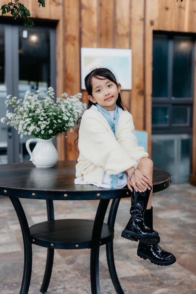 "Mợ chảnh" nhà Khánh Thi - Phan Hiển đời thường xinh yêu như công chúa, lên sàn nhảy lại khí chất đúng "con nhà nòi"- Ảnh 25. "Mợ chảnh" nhà Khánh Thi - Phan Hiển đời thường xinh yêu như công chúa, lên sàn nhảy lại khí chất đúng "con nhà nòi"- Ảnh 25.