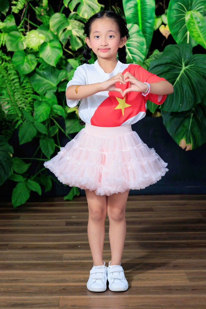 "Mợ chảnh" nhà Khánh Thi - Phan Hiển đời thường xinh yêu như công chúa, lên sàn nhảy lại khí chất đúng "con nhà nòi"- Ảnh 32. "Mợ chảnh" nhà Khánh Thi - Phan Hiển đời thường xinh yêu như công chúa, lên sàn nhảy lại khí chất đúng "con nhà nòi"- Ảnh 32.