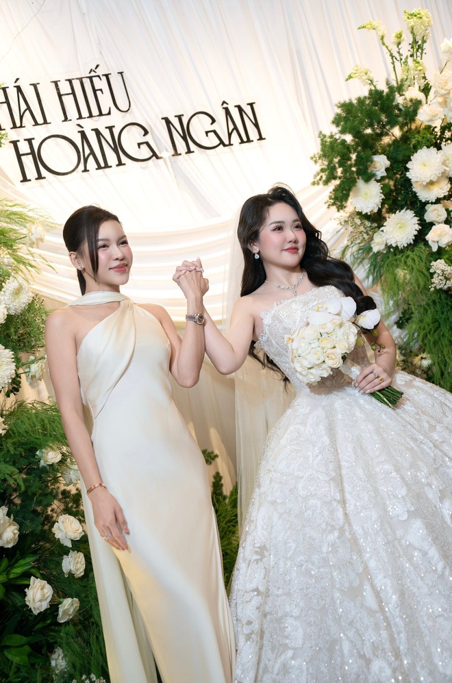 Mê mẩn ngắm visual Yến Xuân - vợ Lâm Tây, mẹ 1 con vóc dáng vẫn sexy bất bại, xinh đẹp bất chấp "cam thường"- Ảnh 9.