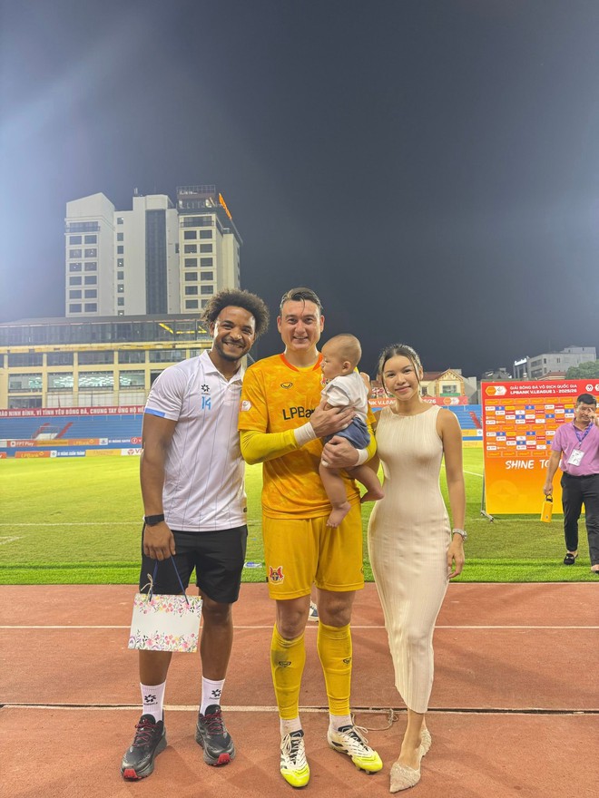 Mê mẩn ngắm visual Yến Xuân - vợ Lâm Tây, mẹ 1 con vóc dáng vẫn sexy bất bại, xinh đẹp bất chấp "cam thường"- Ảnh 5.