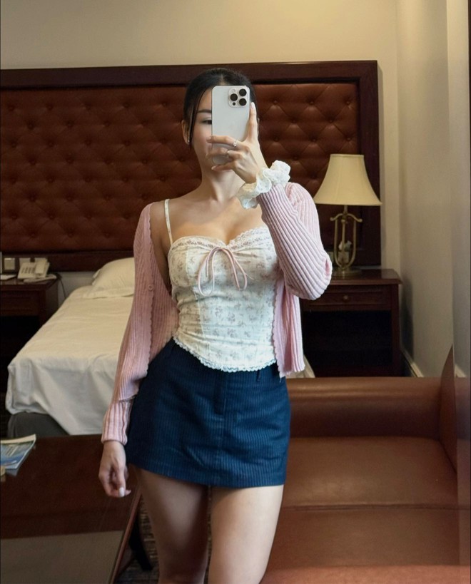 Mê mẩn ngắm visual Yến Xuân - vợ Lâm Tây, mẹ 1 con vóc dáng vẫn sexy bất bại, xinh đẹp bất chấp "cam thường"- Ảnh 11.