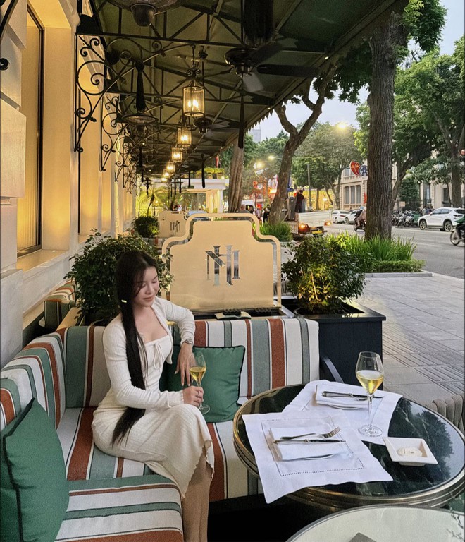 Mê mẩn ngắm visual Yến Xuân - vợ Lâm Tây, mẹ 1 con vóc dáng vẫn sexy bất bại, xinh đẹp bất chấp "cam thường"- Ảnh 10.