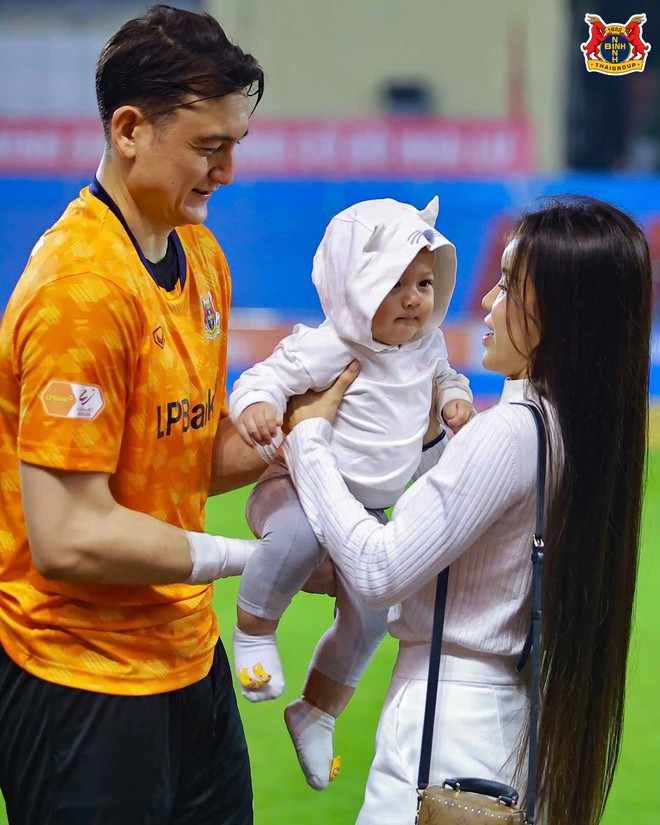 Mê mẩn ngắm visual Yến Xuân - vợ Lâm Tây, mẹ 1 con vóc dáng vẫn sexy bất bại, xinh đẹp bất chấp "cam thường"- Ảnh 4.