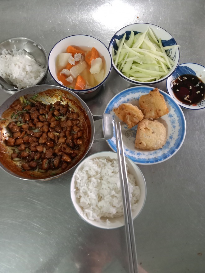 Bữa cơm 7 món giá 45k thị phi- Ảnh 1.