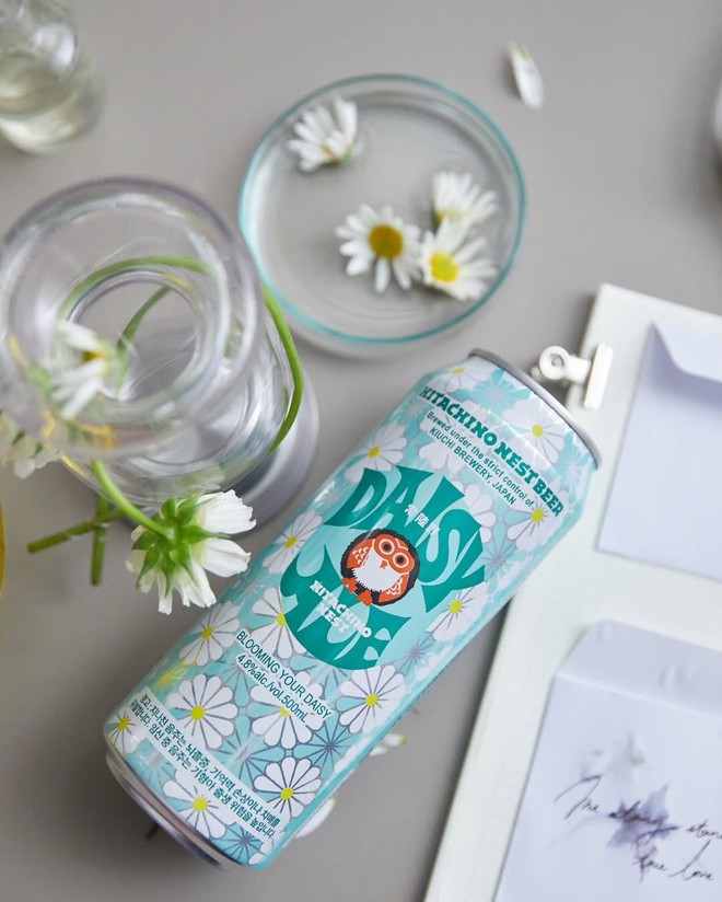 Giáo sư cơ khí là chủ nhân gần 200 bài hát bất ngờ đi bán bia hoa cúc ở cửa hàng tiện lợi?- Ảnh 2.