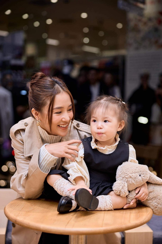 Cộng đồng mạng và hội phụ huynh tranh cãi nảy lửa với bức ảnh mới của gia đình bé Pam- Ảnh 3. Cộng đồng mạng và hội phụ huynh tranh cãi nảy lửa với bức ảnh mới của gia đình bé Pam- Ảnh 3.