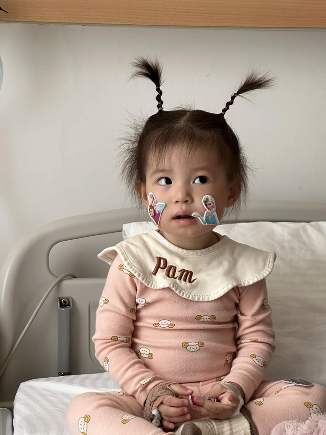 Cộng đồng mạng và hội phụ huynh tranh cãi nảy lửa với bức ảnh mới của gia đình bé Pam- Ảnh 2. Cộng đồng mạng và hội phụ huynh tranh cãi nảy lửa với bức ảnh mới của gia đình bé Pam- Ảnh 2.