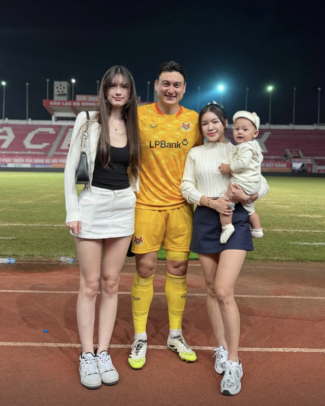 Mê mẩn ngắm visual Yến Xuân - vợ Lâm Tây, mẹ 1 con vóc dáng vẫn sexy bất bại, xinh đẹp bất chấp "cam thường"- Ảnh 2.