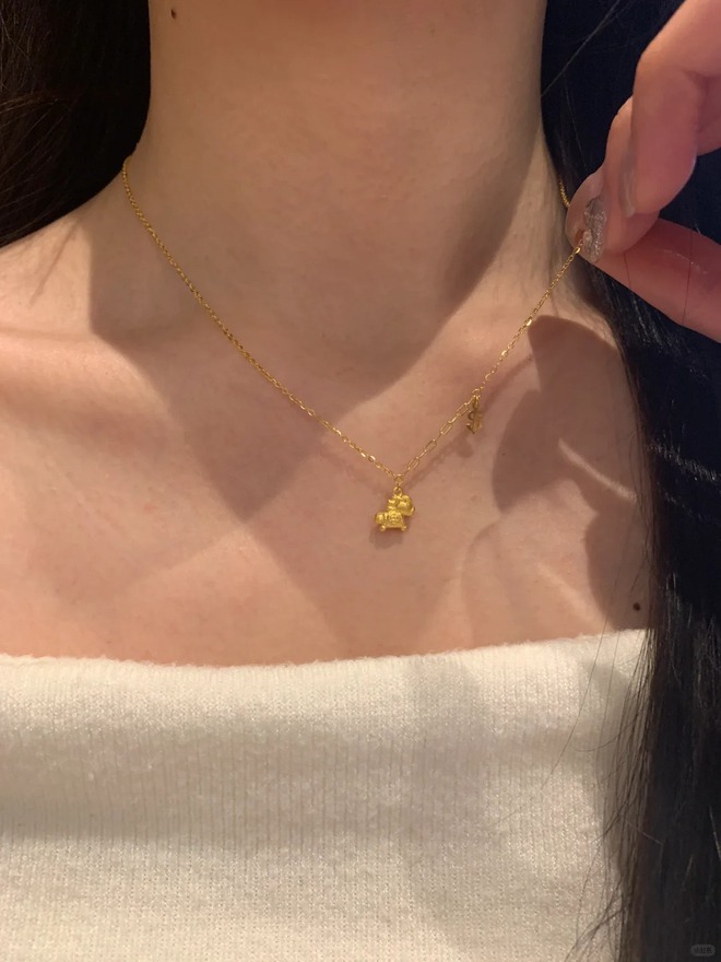 Vòng tay con giáp, mặt dây chuyền tuổi mình: Mẹo nhỏ để chị em “đổi gió” tài vận cuối năm- Ảnh 7.