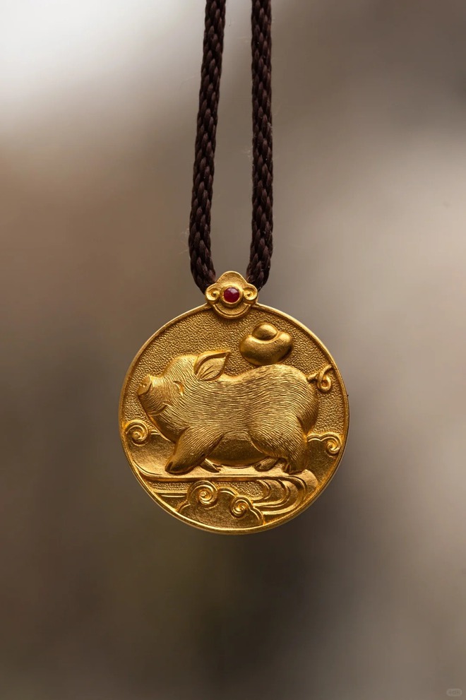 Vòng tay con giáp, mặt dây chuyền tuổi mình: Mẹo nhỏ để chị em “đổi gió” tài vận cuối năm- Ảnh 13.