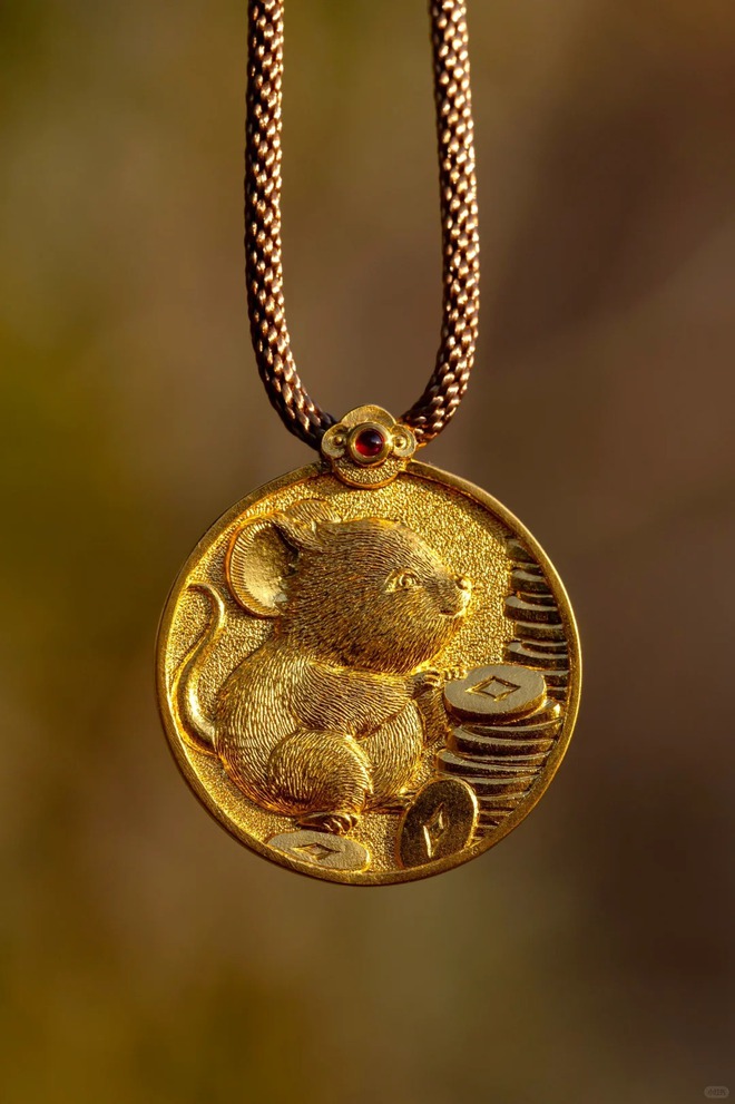 Vòng tay con giáp, mặt dây chuyền tuổi mình: Mẹo nhỏ để chị em “đổi gió” tài vận cuối năm- Ảnh 14.