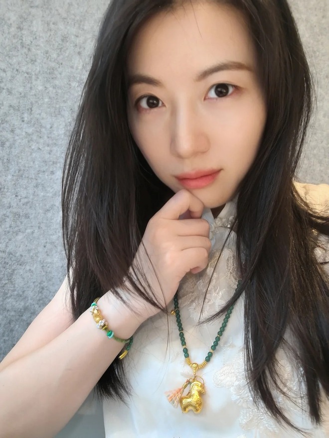 Vòng tay con giáp, mặt dây chuyền tuổi mình: Mẹo nhỏ để chị em “đổi gió” tài vận cuối năm- Ảnh 2.