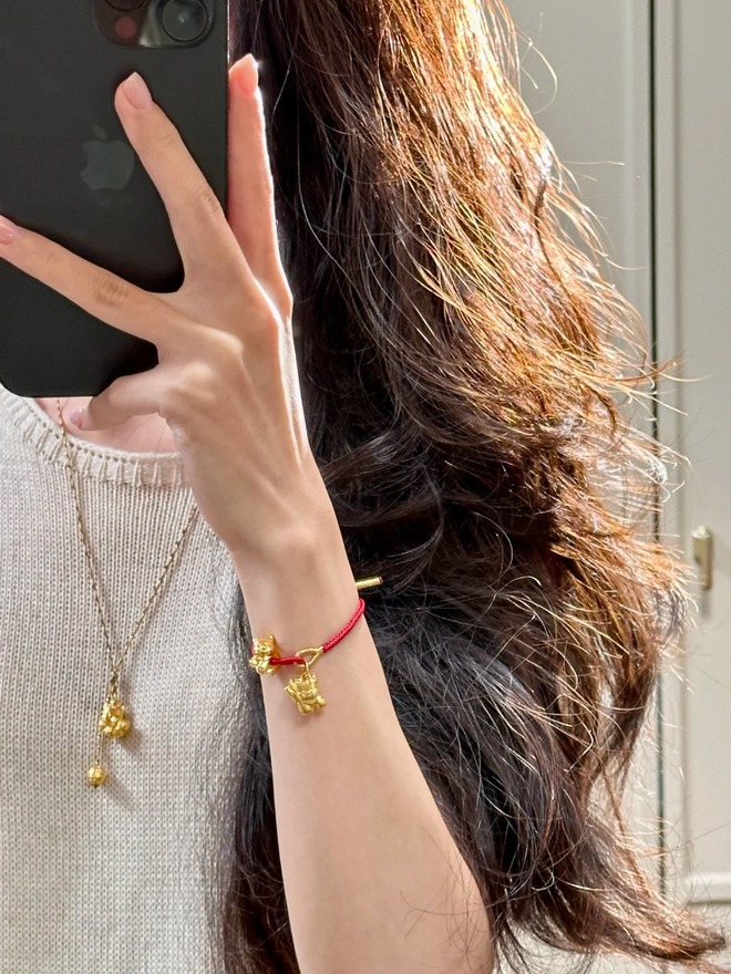 Vòng tay con giáp, mặt dây chuyền tuổi mình: Mẹo nhỏ để chị em “đổi gió” tài vận cuối năm- Ảnh 9.
