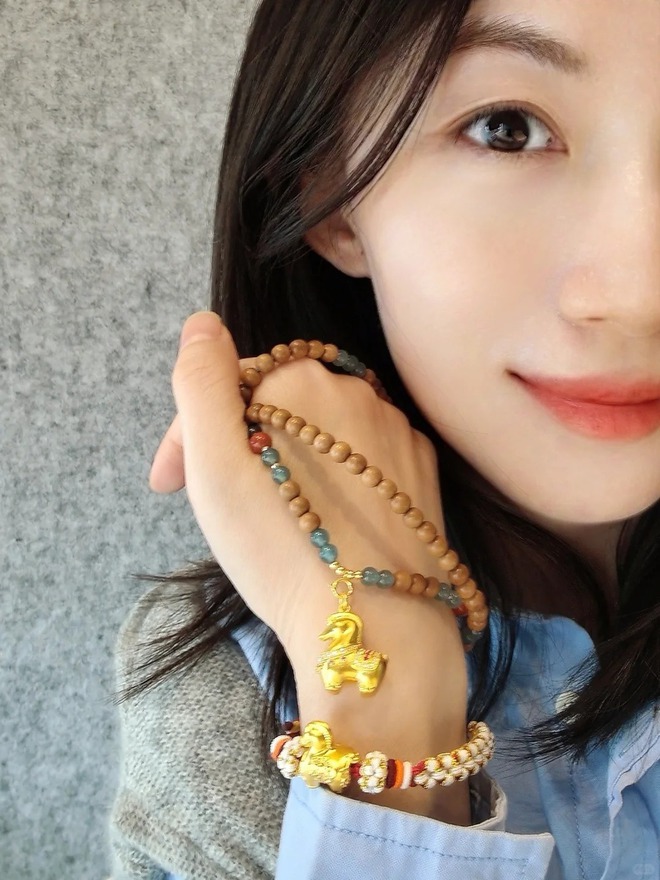 Vòng tay con giáp, mặt dây chuyền tuổi mình: Mẹo nhỏ để chị em “đổi gió” tài vận cuối năm- Ảnh 5.
