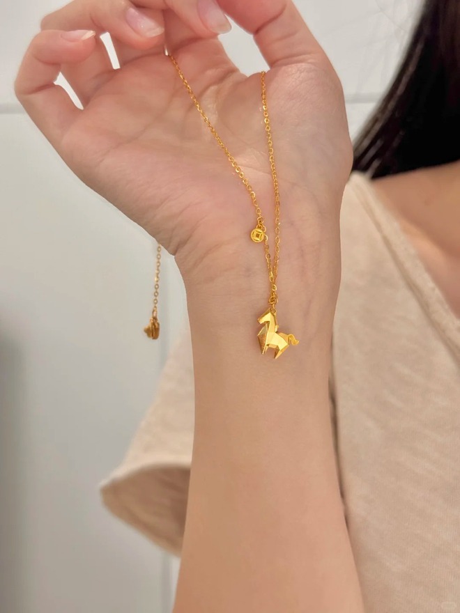 Vòng tay con giáp, mặt dây chuyền tuổi mình: Mẹo nhỏ để chị em “đổi gió” tài vận cuối năm- Ảnh 10.