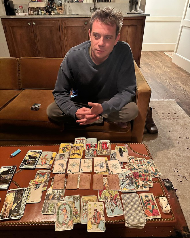 Xôn xao mạng xã hội cảnh giám đốc Dior đi coi bói- Ảnh 2.