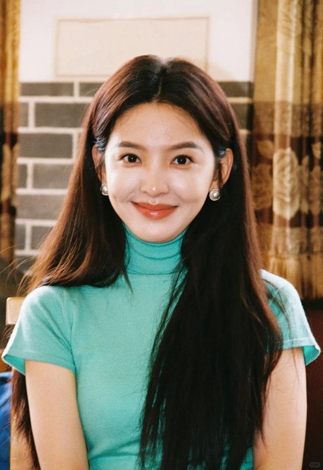 Nhìn Chương Nhược Nam mặc áo xanh ngọc lam mà mê: Gam màu cực may mắn cho 3 con giáp sau nếu biết tận dụng- Ảnh 5. Nhìn Chương Nhược Nam mặc áo xanh ngọc lam mà mê: Gam màu cực may mắn cho 3 con giáp sau nếu biết tận dụng- Ảnh 5.