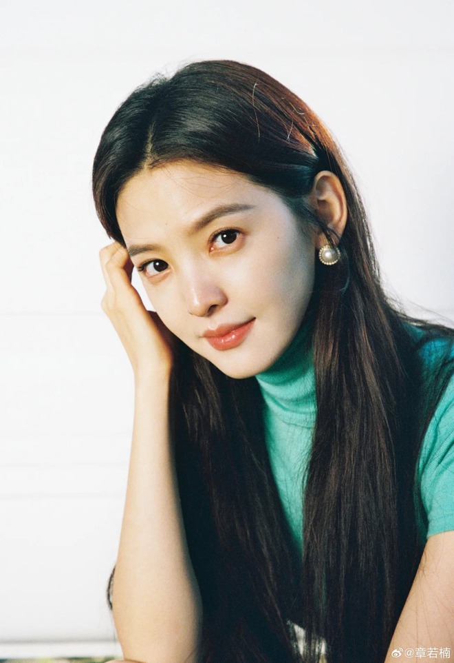 Nhìn Chương Nhược Nam mặc áo xanh ngọc lam mà mê: Gam màu cực may mắn cho 3 con giáp sau nếu biết tận dụng- Ảnh 14. Nhìn Chương Nhược Nam mặc áo xanh ngọc lam mà mê: Gam màu cực may mắn cho 3 con giáp sau nếu biết tận dụng- Ảnh 14.