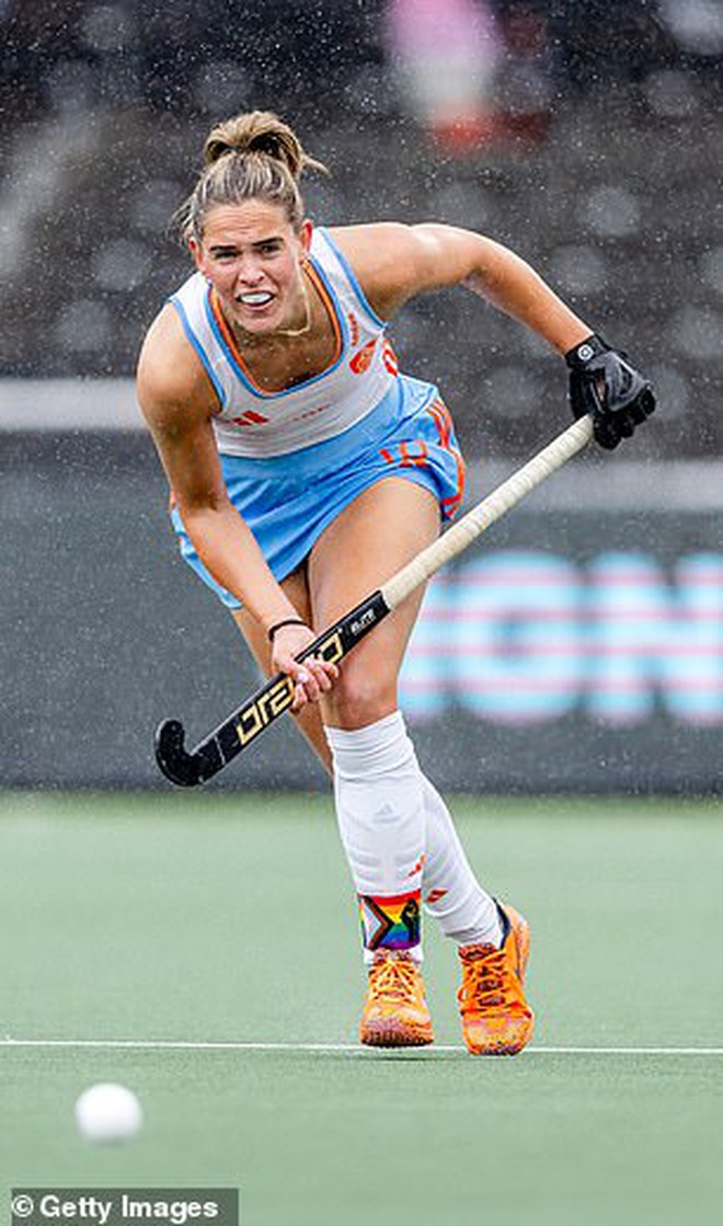 Chưa chia tay người cũ đã nhắn tin tán tỉnh nhau, cặp VĐV xinh đẹp bị chỉ trích “cắm sừng còn khoe khoang"- Ảnh 8. Chưa chia tay người cũ đã nhắn tin tán tỉnh nhau, cặp VĐV xinh đẹp bị chỉ trích “cắm sừng còn khoe khoang"- Ảnh 8.