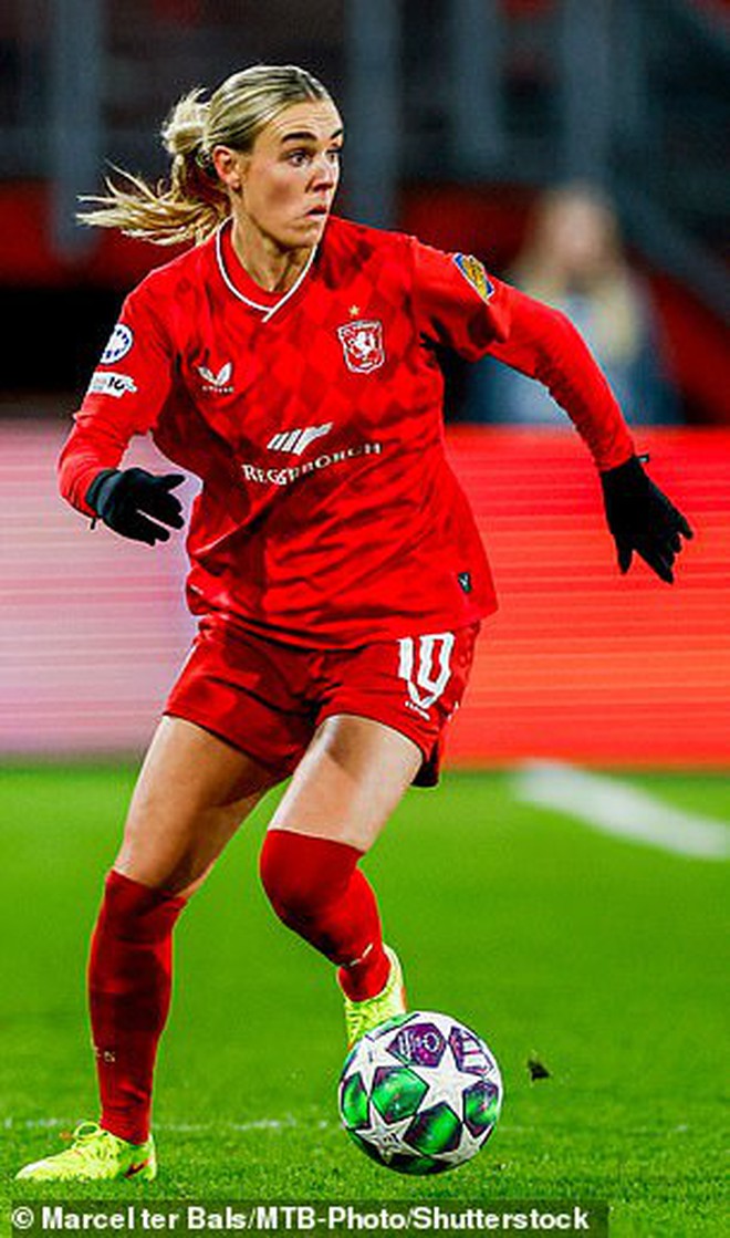 Chưa chia tay người cũ đã nhắn tin tán tỉnh nhau, cặp VĐV xinh đẹp bị chỉ trích “cắm sừng còn khoe khoang"- Ảnh 7. Chưa chia tay người cũ đã nhắn tin tán tỉnh nhau, cặp VĐV xinh đẹp bị chỉ trích “cắm sừng còn khoe khoang"- Ảnh 7.