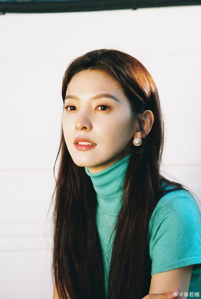 Nhìn Chương Nhược Nam mặc áo xanh ngọc lam mà mê: Gam màu cực may mắn cho 3 con giáp sau nếu biết tận dụng- Ảnh 13. Nhìn Chương Nhược Nam mặc áo xanh ngọc lam mà mê: Gam màu cực may mắn cho 3 con giáp sau nếu biết tận dụng- Ảnh 13.