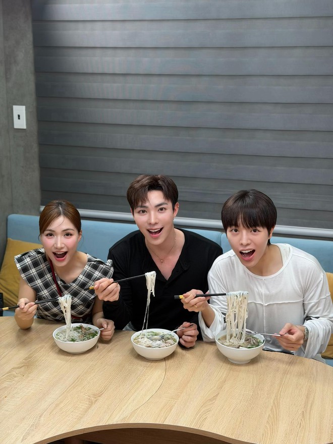 Hoà Minzy lại "quậy tung" MXH sau lời nhắc Hương Giang "về ăn phở ngay"- Ảnh 6.