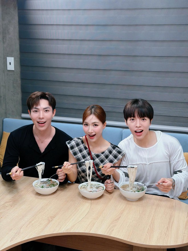 Hoà Minzy lại "quậy tung" MXH sau lời nhắc Hương Giang "về ăn phở ngay"- Ảnh 5.