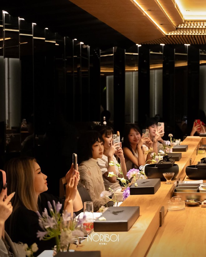 Diệp Lâm Anh và tình mới Đức Phạm cùng mê 1 quán omakase được mệnh danh "chốn riêng của sao Việt"- Ảnh 4. Diệp Lâm Anh và tình mới Đức Phạm cùng mê 1 quán omakase được mệnh danh "chốn riêng của sao Việt"- Ảnh 4.