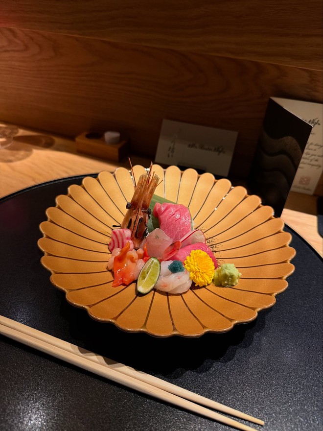 Diệp Lâm Anh và tình mới Đức Phạm cùng mê 1 quán omakase được mệnh danh "chốn riêng của sao Việt"- Ảnh 8. Diệp Lâm Anh và tình mới Đức Phạm cùng mê 1 quán omakase được mệnh danh "chốn riêng của sao Việt"- Ảnh 8.