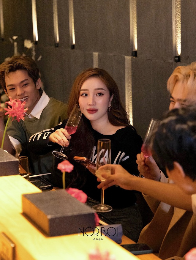 Diệp Lâm Anh và tình mới Đức Phạm cùng mê 1 quán omakase được mệnh danh "chốn riêng của sao Việt"- Ảnh 3. Diệp Lâm Anh và tình mới Đức Phạm cùng mê 1 quán omakase được mệnh danh "chốn riêng của sao Việt"- Ảnh 3.