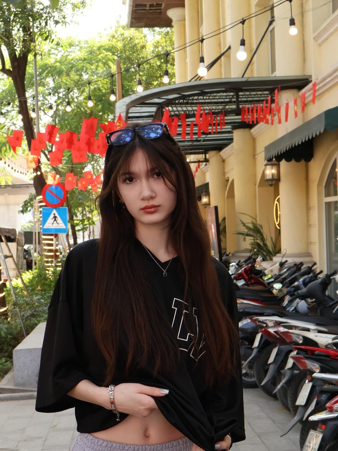 Em gái chân dài của thủ môn Lâm Tây lại gây sốt: Visual hotgirl, nụ cười "đốn tim", vòng eo phẳng lì nhìn thích mê!- Ảnh 3. Em gái chân dài của thủ môn Lâm Tây lại gây sốt: Visual hotgirl, nụ cười "đốn tim", vòng eo phẳng lì nhìn thích mê!- Ảnh 3.